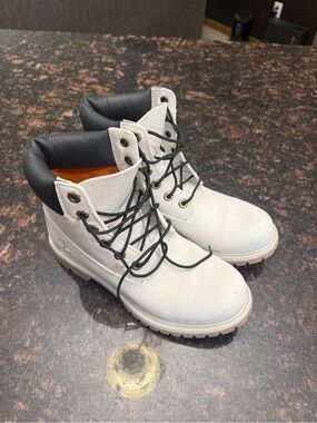 Timberland women's premium 6-inch waterproof boot - light gray nubuck - W7.5
